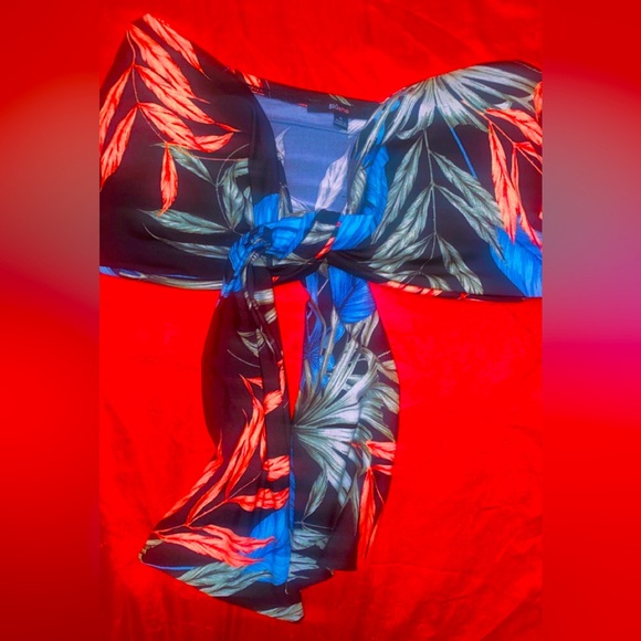 Tie Crop Top - Picture 2 of 4